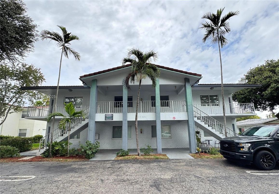 Exterior, Facade, Condo Building