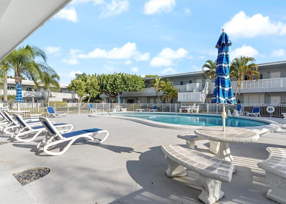 Exterior, Playground, Pool