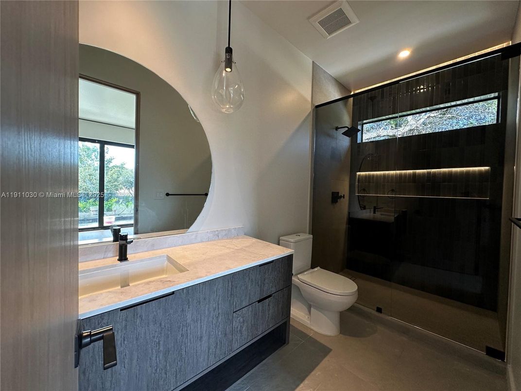 Bathroom, Interior, Pendant Lights, Recessed Lighting