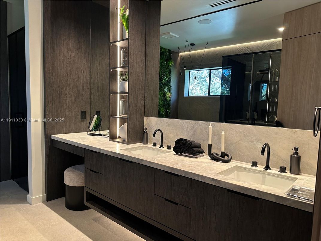 Bathroom, Dual Sink Vanities, Interior, Recessed Lighting