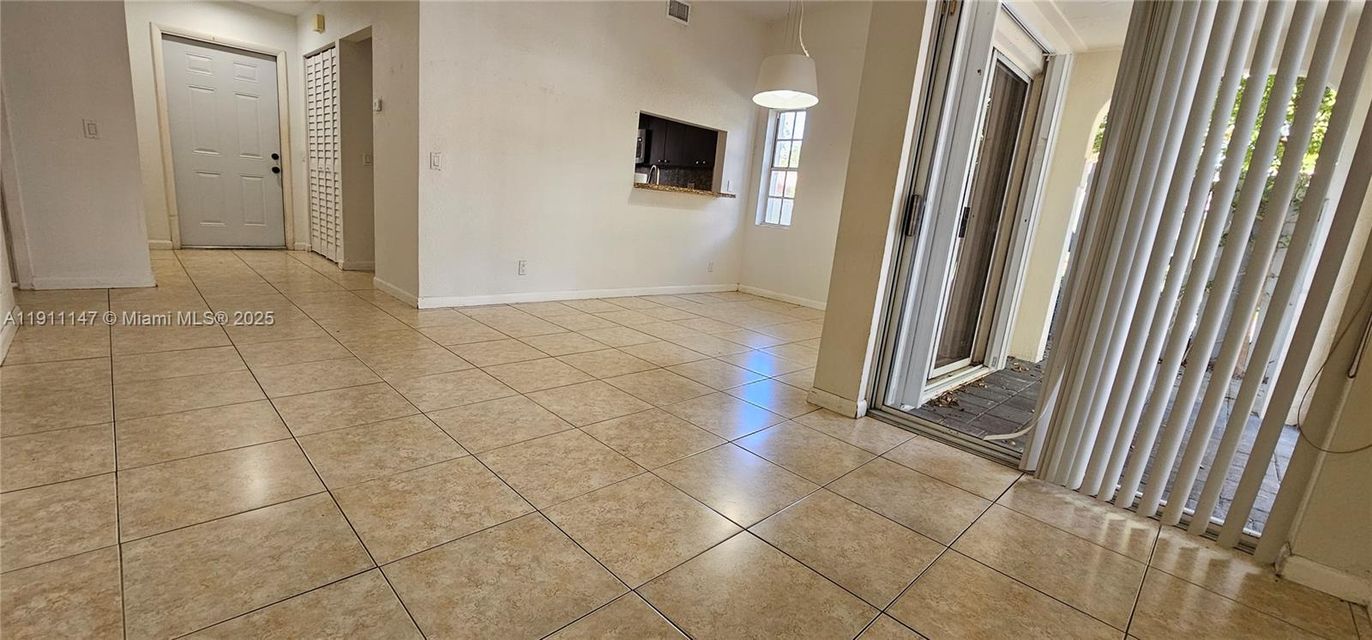 Empty room, Interior, Pendant Lights