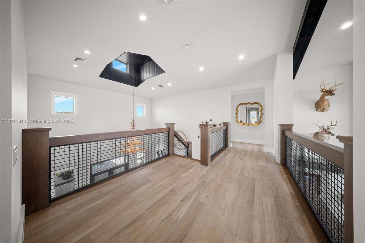 Interior, Recessed Lighting, Wood Texture Flooring