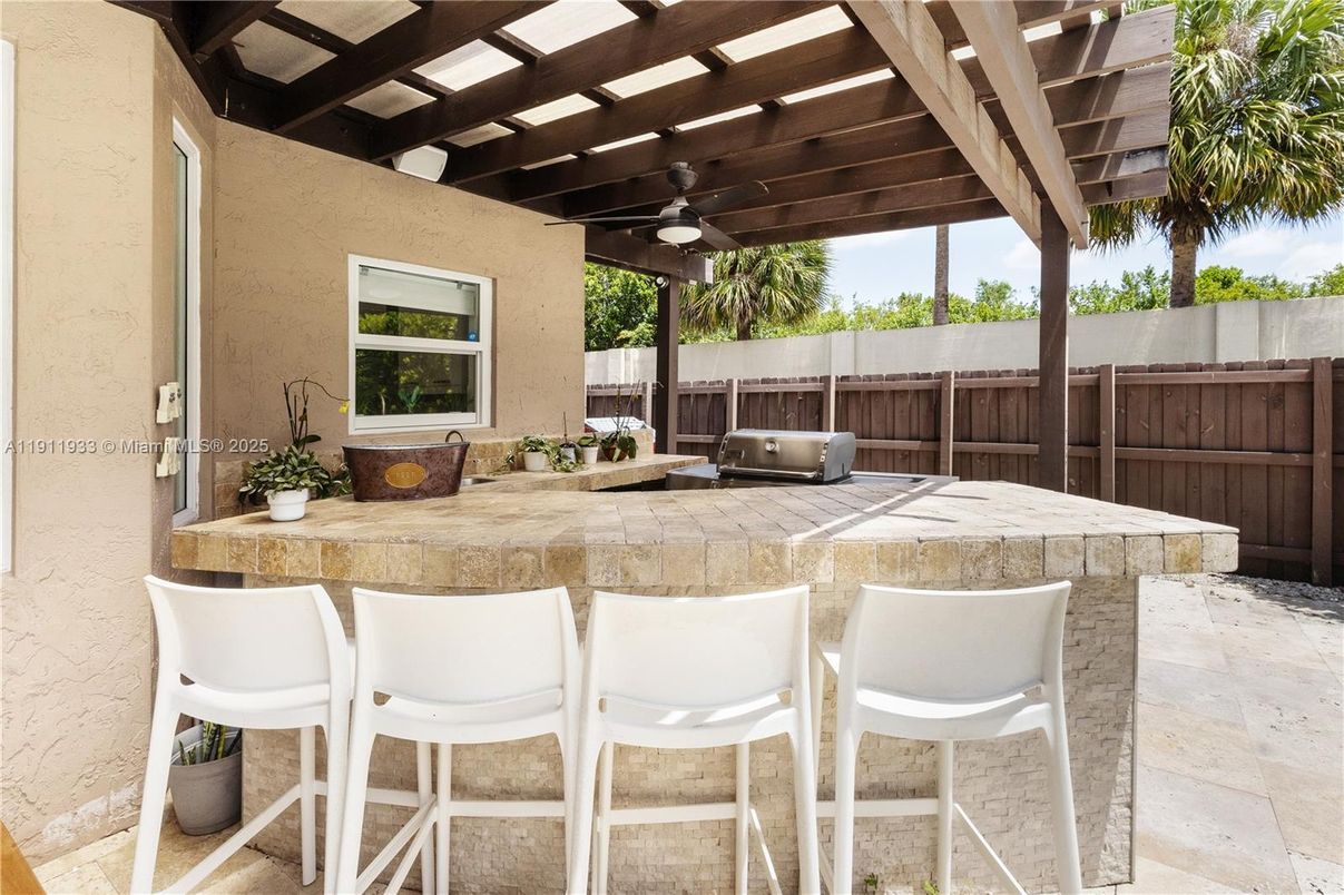 Exterior, Outdoor Kitchen