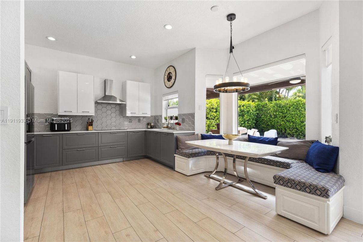 Dining room, Interior, Kitchen, Pendant Lights, Recessed Lighting, Wood Texture Flooring