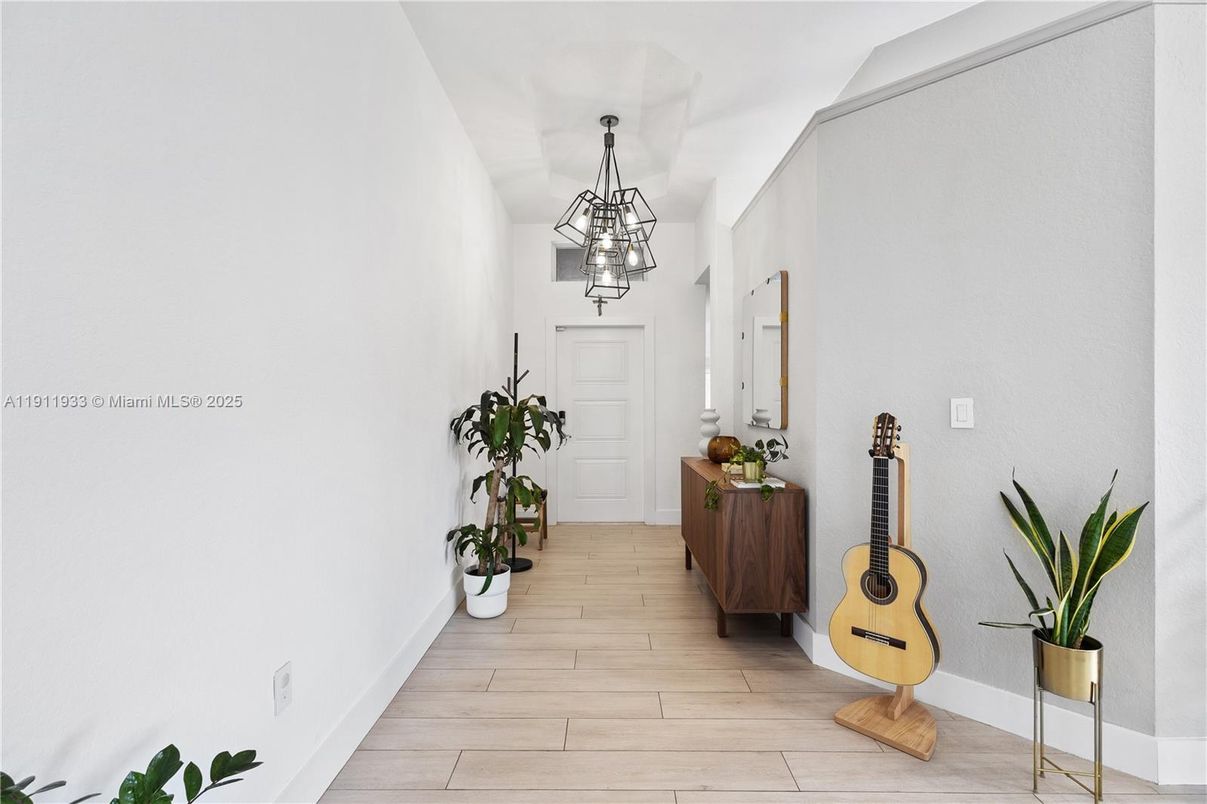Interior, Pendant Lights, Wood Texture Flooring
