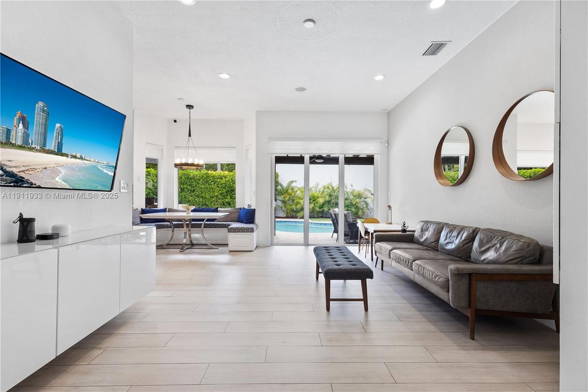 Dining room, Interior, Living room, Pendant Lights, Recessed Lighting, Wood Texture Flooring