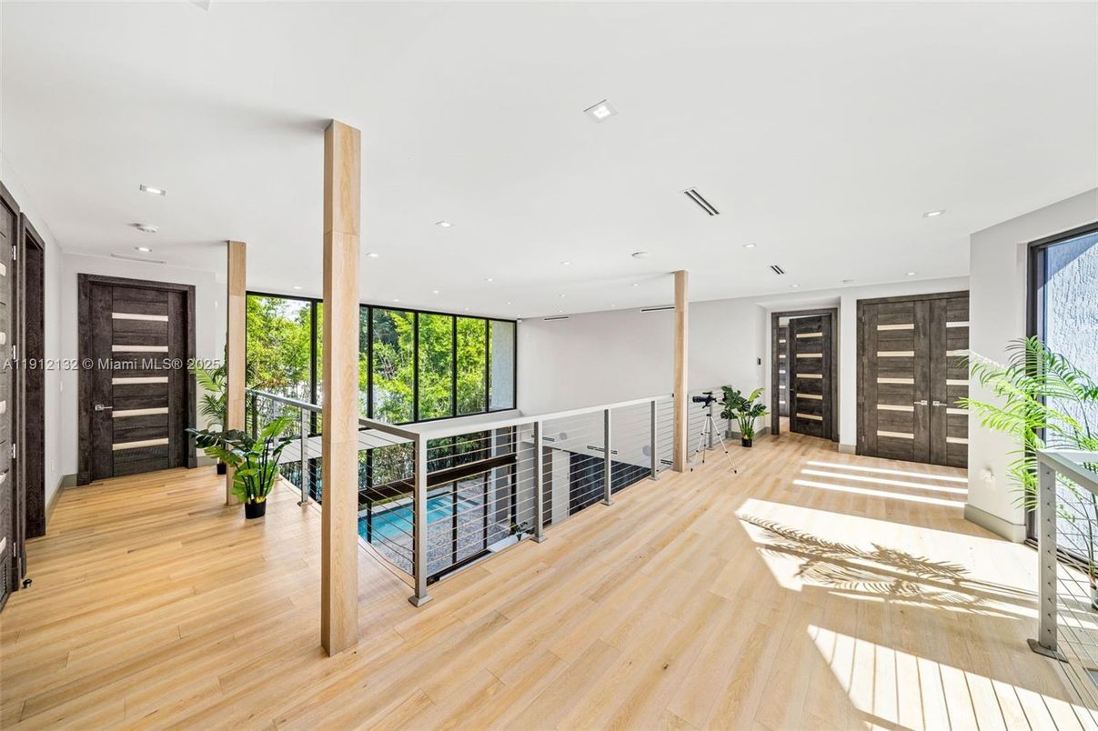 Interior, Recessed Lighting, Wood Texture Flooring