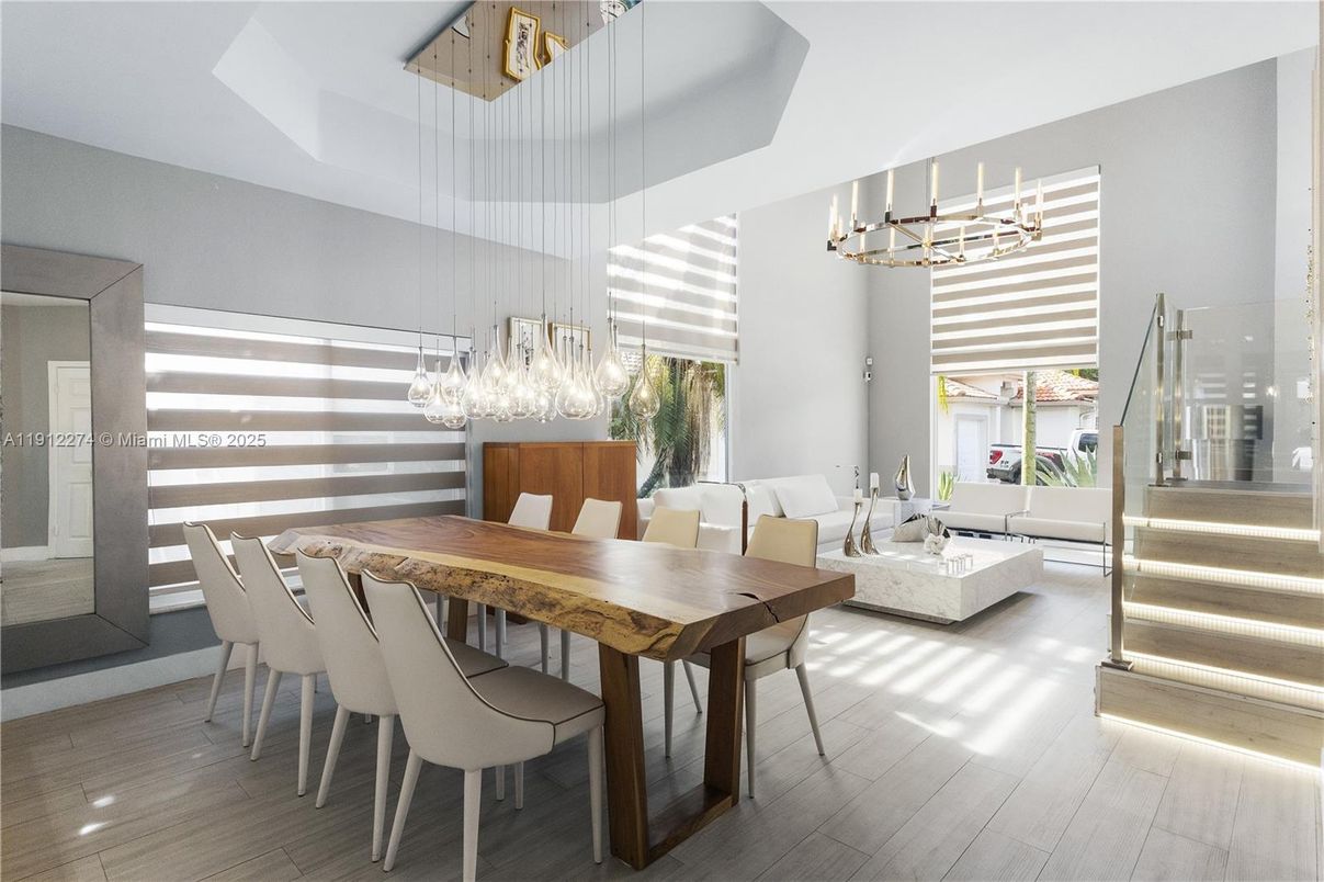 Chandelier, Dining room, Interior, Living room, Pendant Lights, Wood Texture Flooring