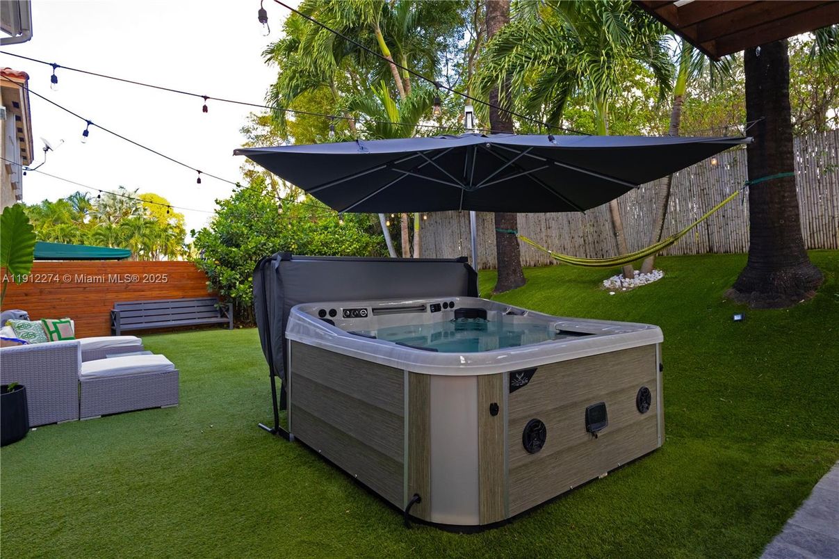 Exterior, Hot Tub