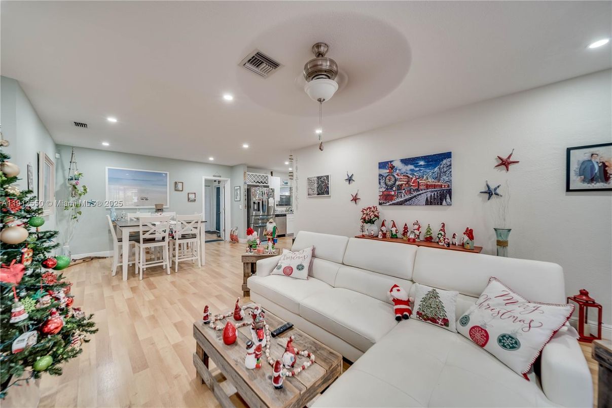 Dining room, Interior, Living room, Recessed Lighting, Wood Texture Flooring