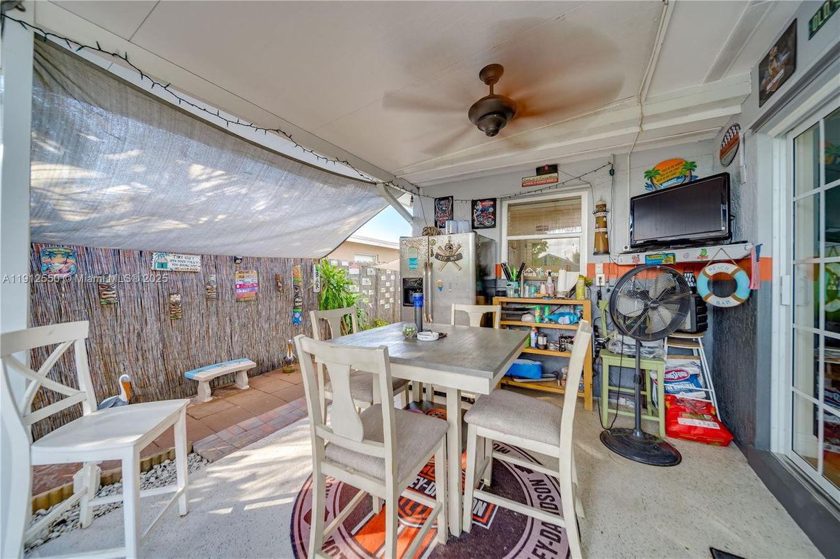 Dining room, Interior