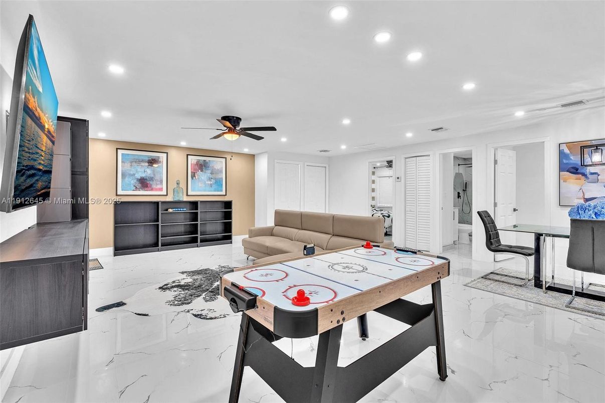 Dining room, Interior, Living room, Marble, Recessed Lighting