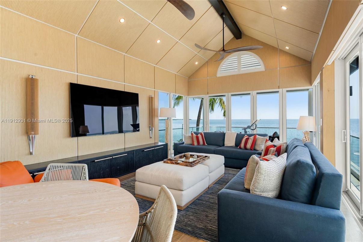 Interior, Living room, Recessed Lighting, Water