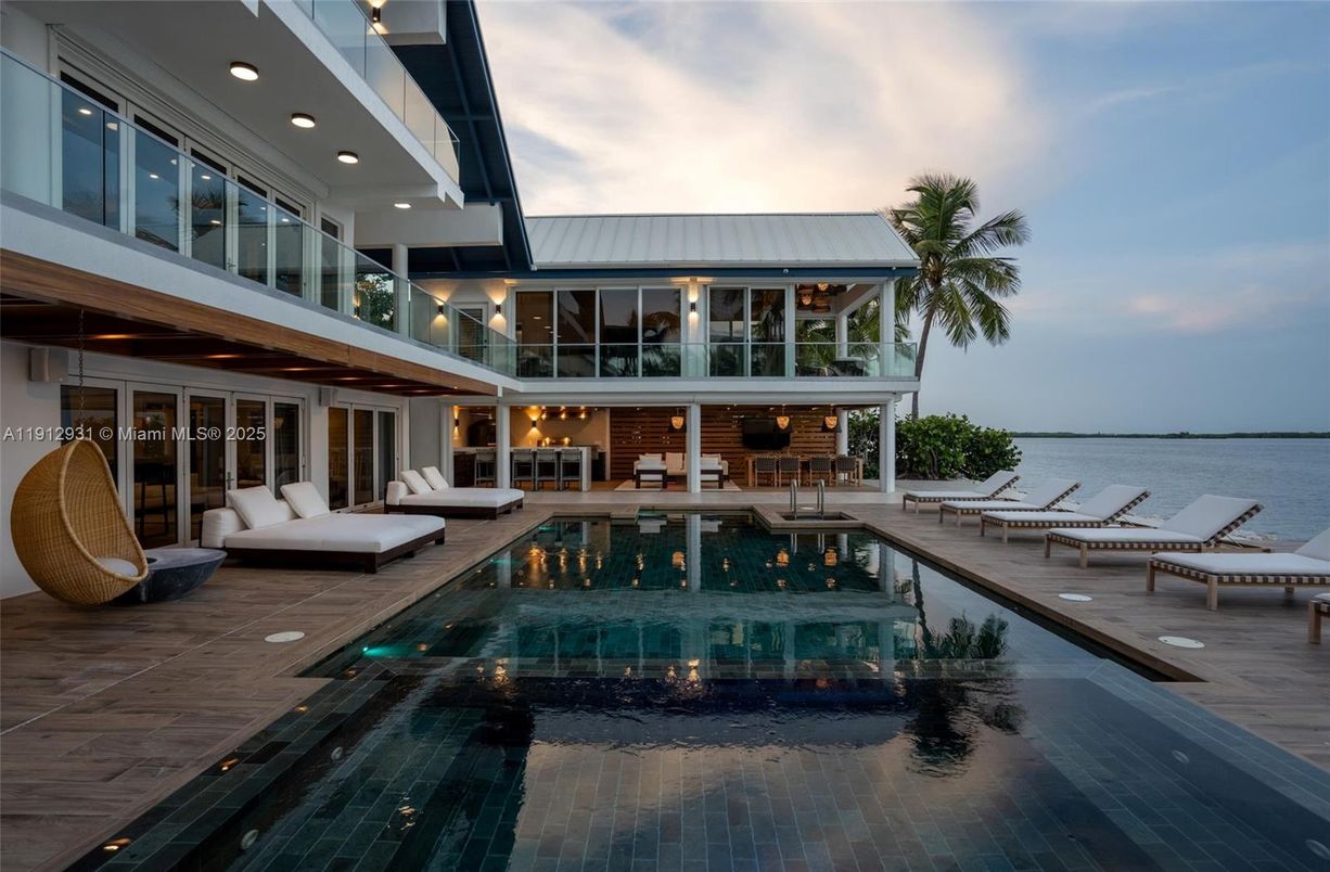 Exterior, Pool, Water