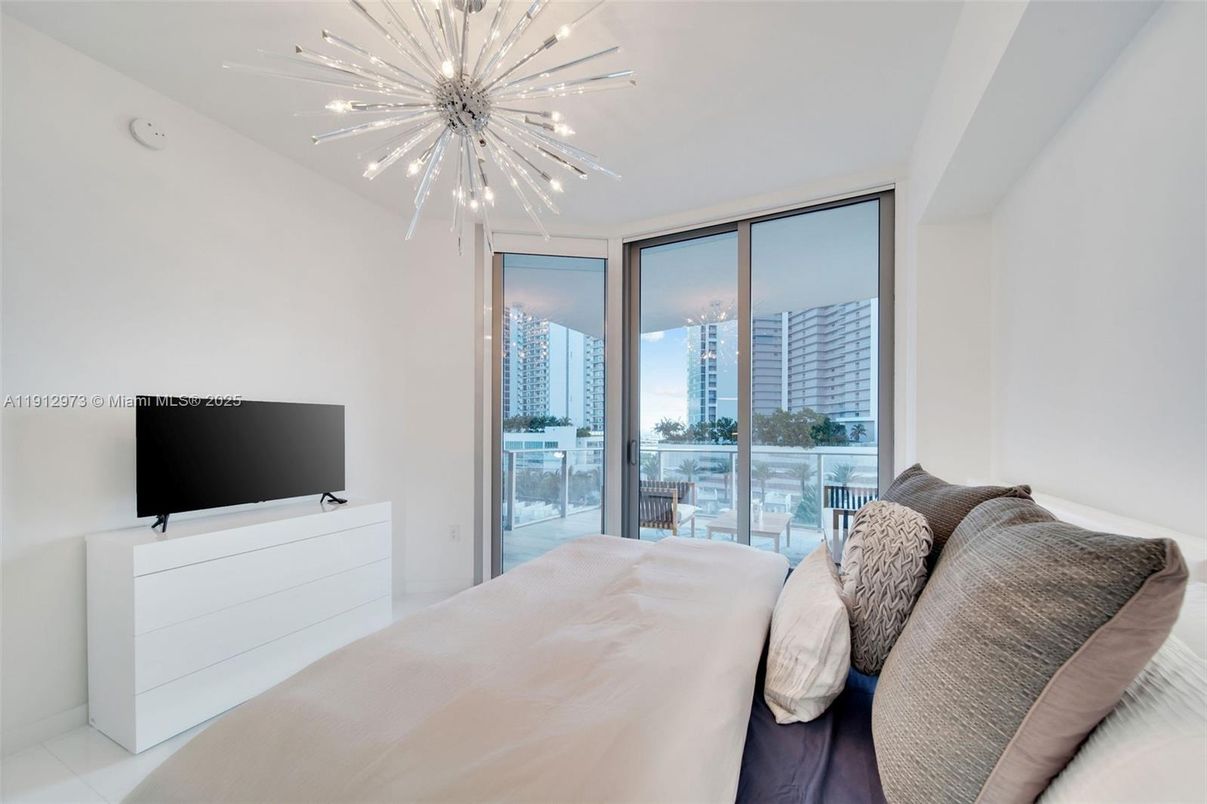 Bedroom, Interior, Pendant Lights, Water