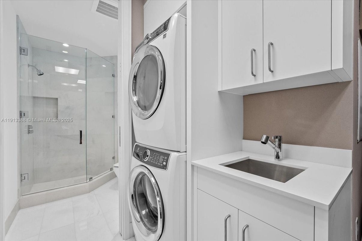 Bathroom, Glass Shower, Interior, Recessed Lighting, Washer