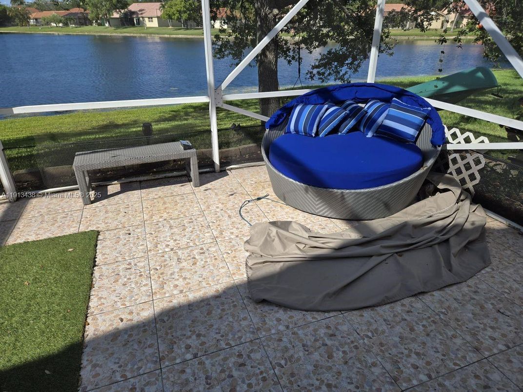 Exterior, Sun Room, Water