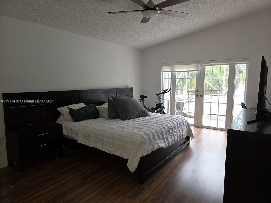 Bedroom, Fitness Equipment, Interior, Wood Texture Flooring