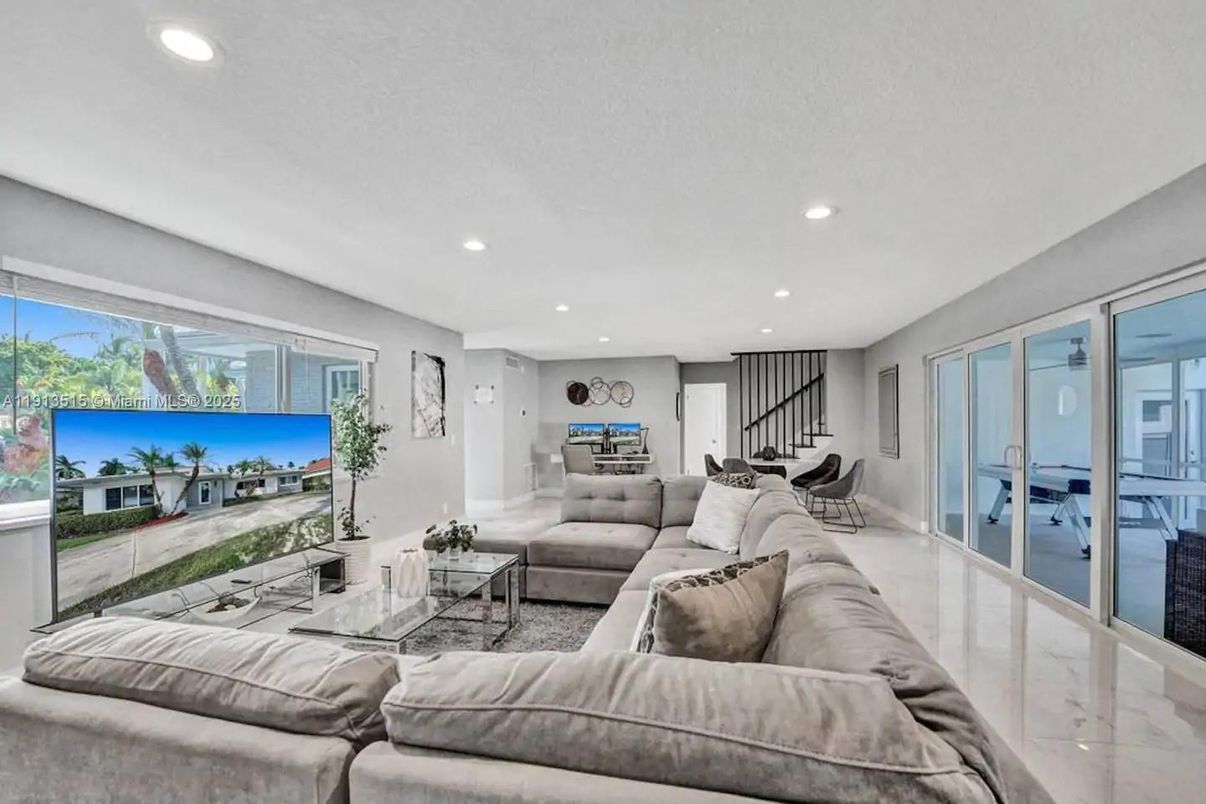 Dining room, Interior, Living room, Recessed Lighting