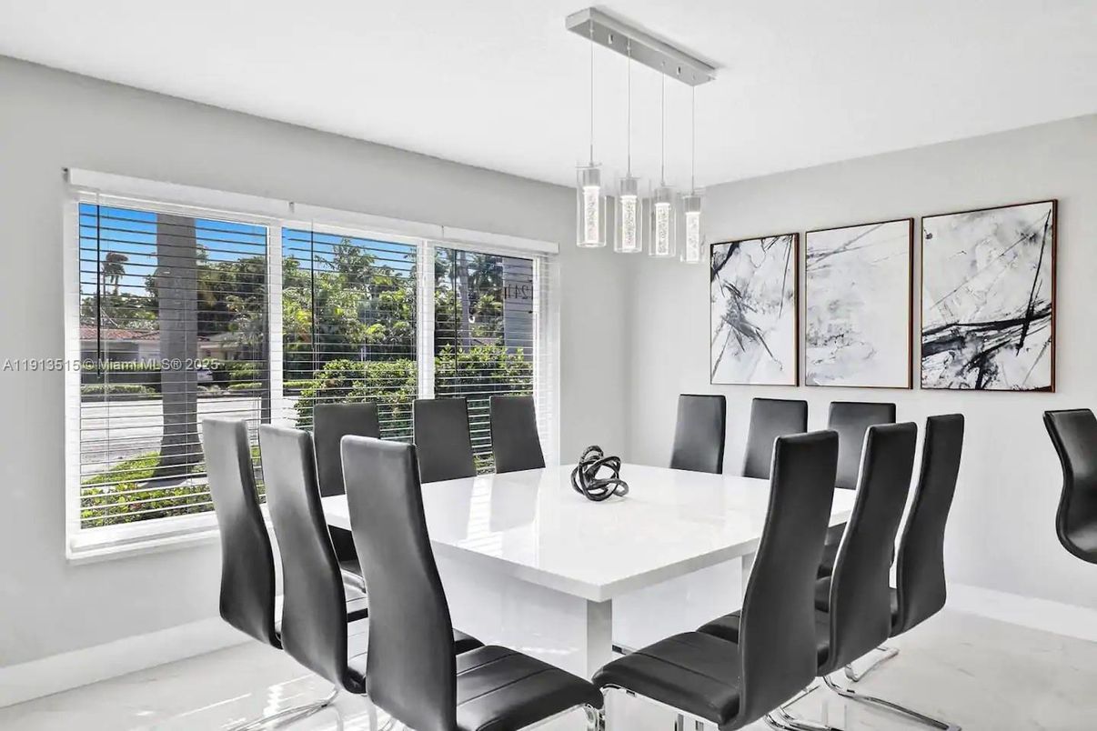 Dining room, Interior, Marble, Pendant Lights