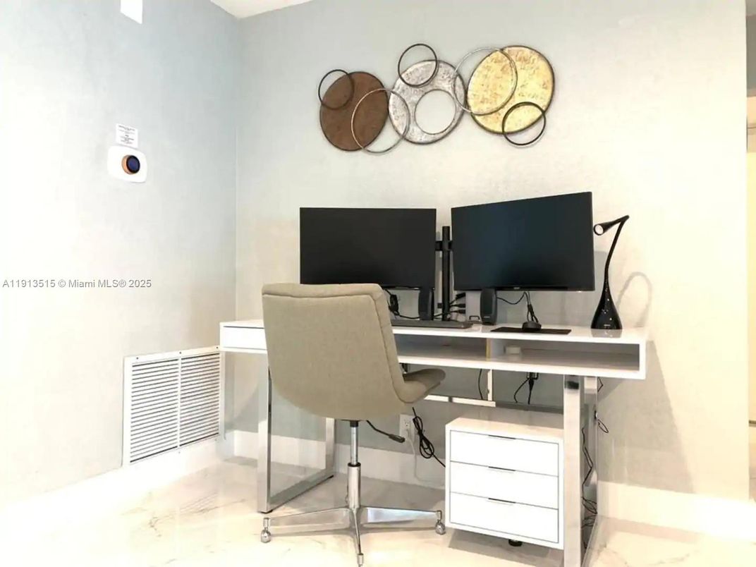 Home Office, Interior