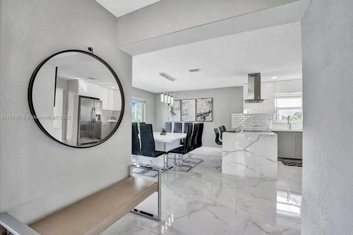 Chandelier, Dining room, Interior, Kitchen, Marble, Pendant Lights, Recessed Lighting