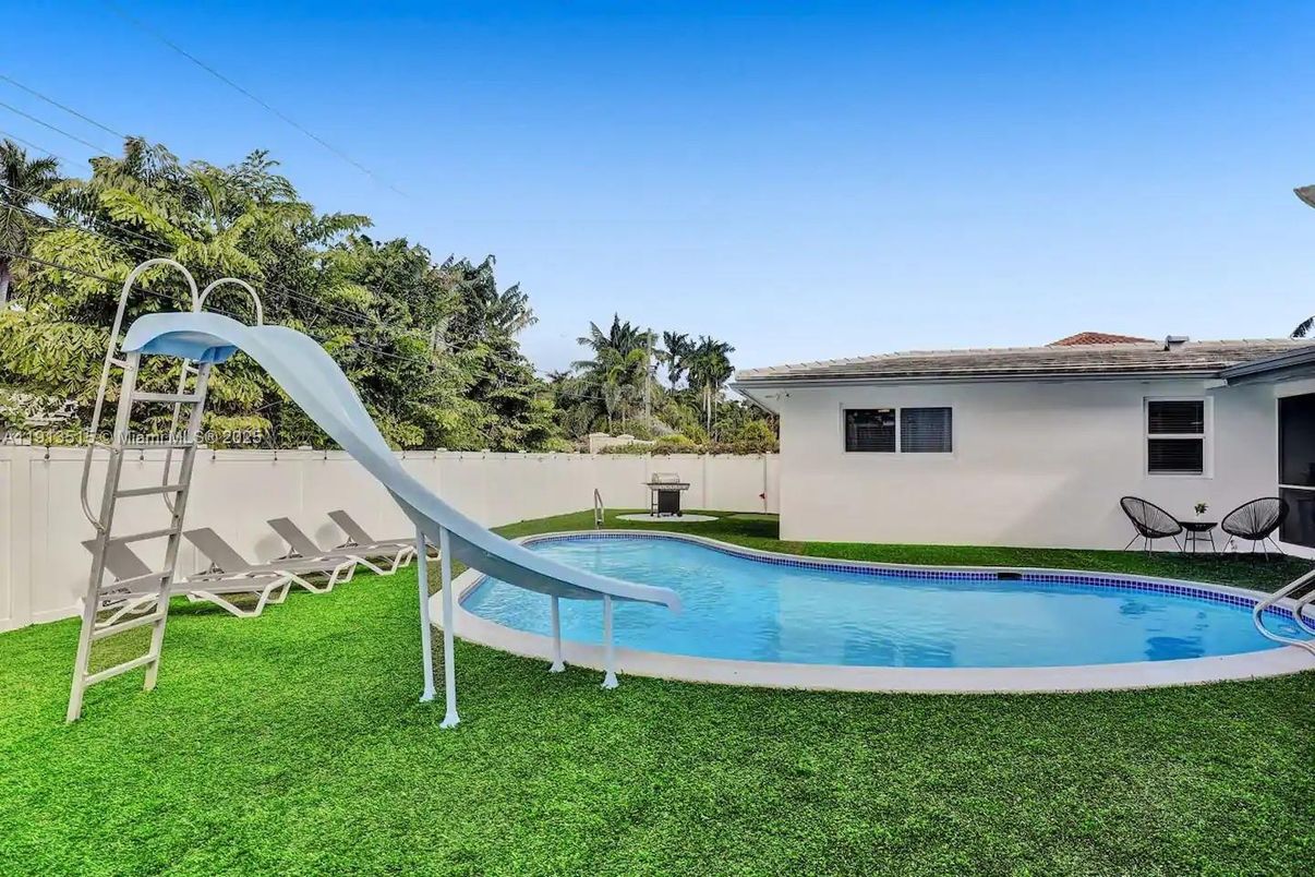 Backyard, Exterior, Pool