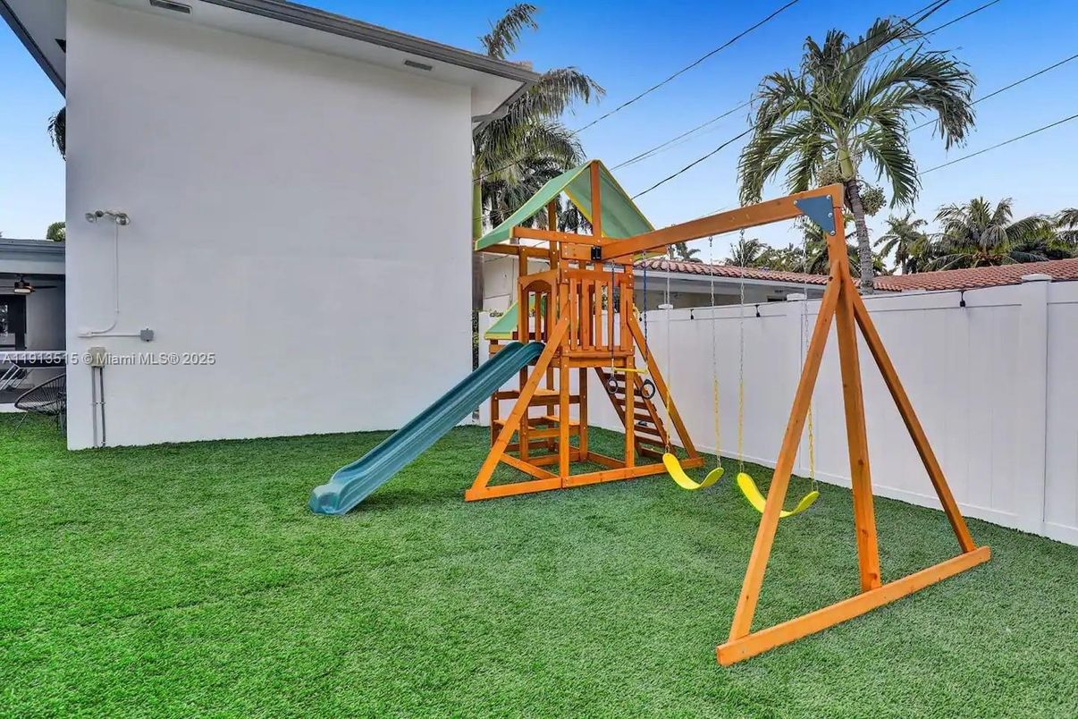 Backyard, Exterior, Playground