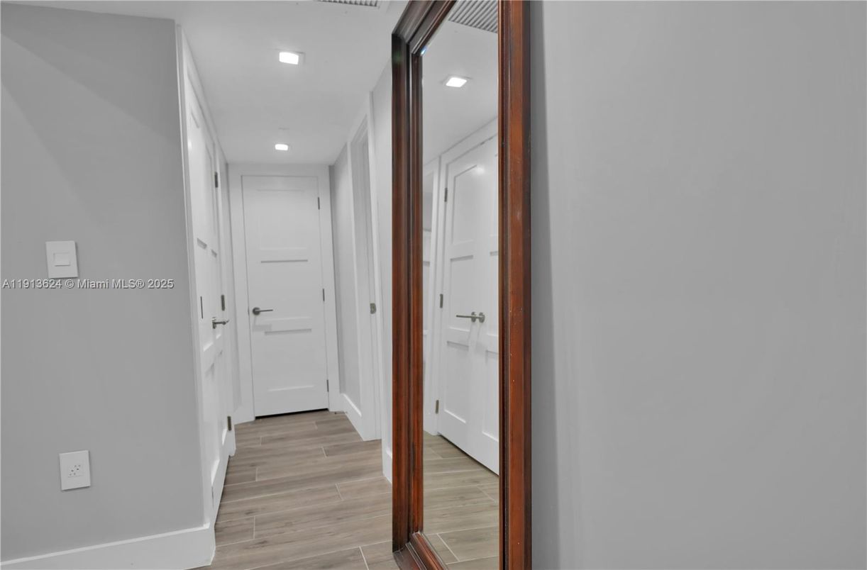 Interior, Recessed Lighting, Wood Texture Flooring