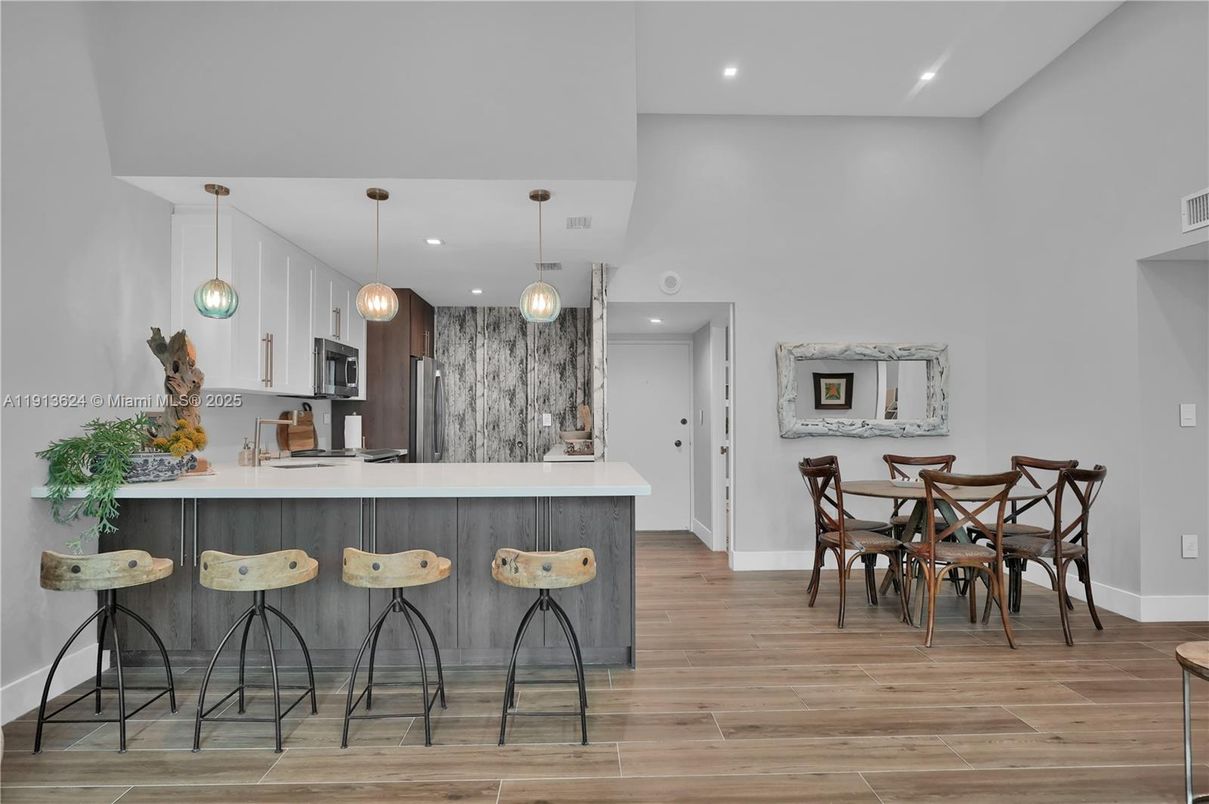 Dining room, Interior, Kitchen, Pendant Lights, Recessed Lighting, Wood Texture Flooring