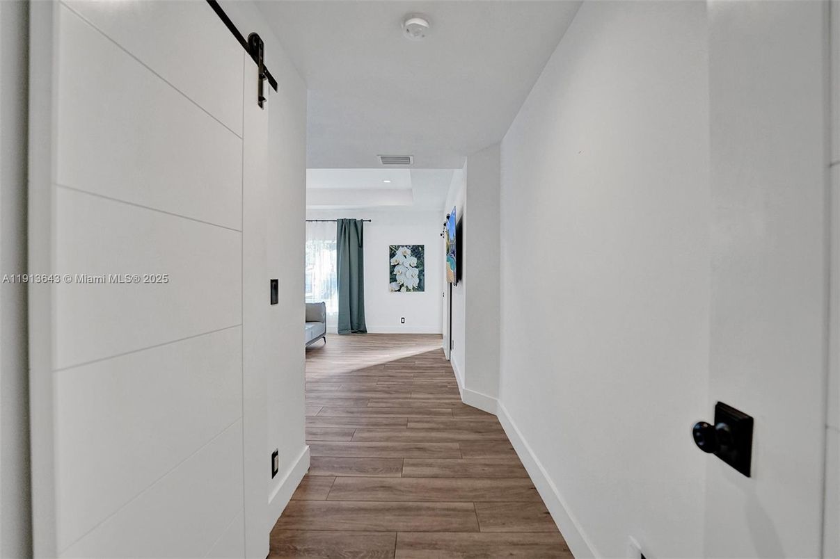 Interior, Recessed Lighting, Wood Texture Flooring