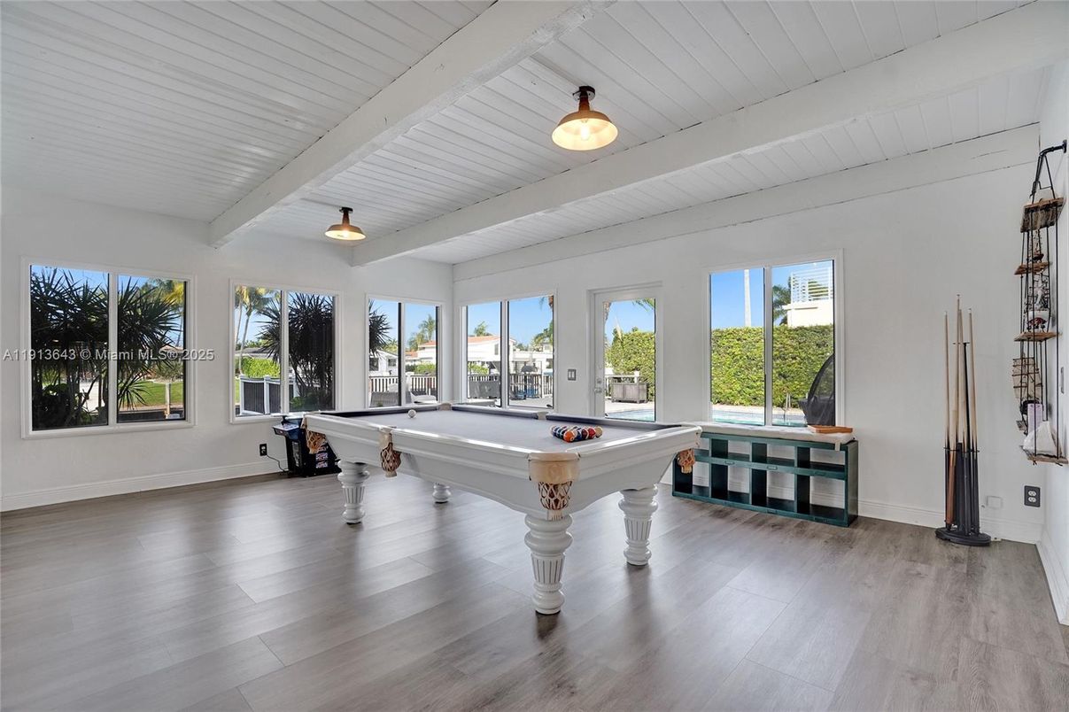 Billiard Table, Game Room, Interior, Wood Texture Flooring