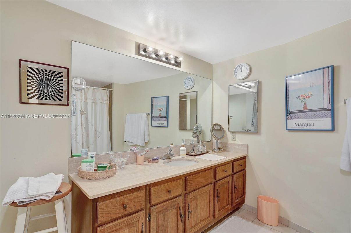 Bathroom, Dual Sink Vanities, Interior