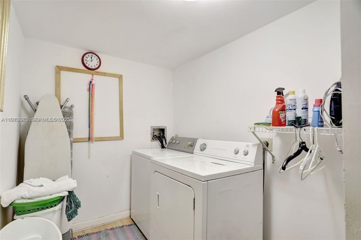 Interior, Utility Closets, Washer, Wood Texture Flooring