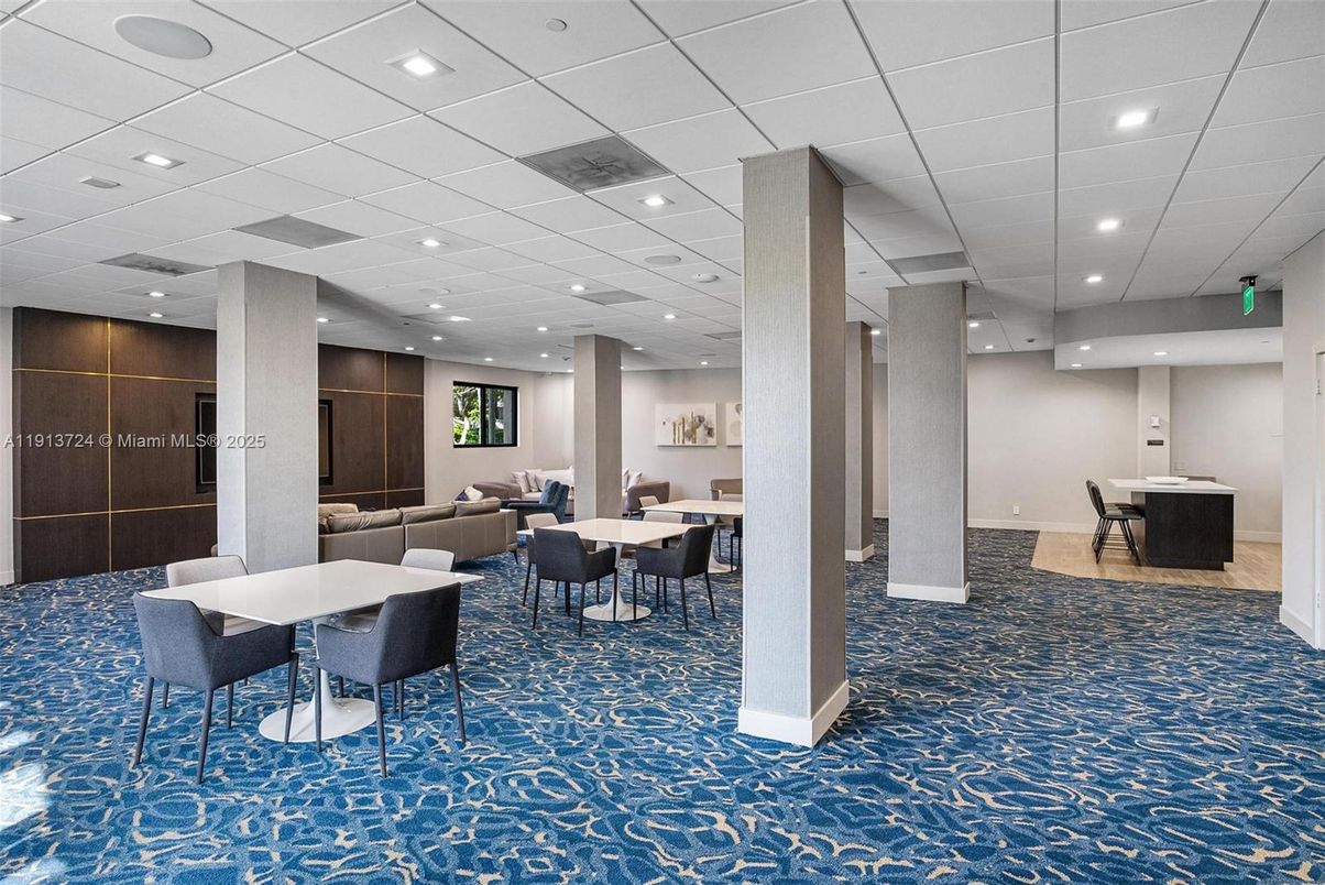 Dining room, Interior, Recessed Lighting