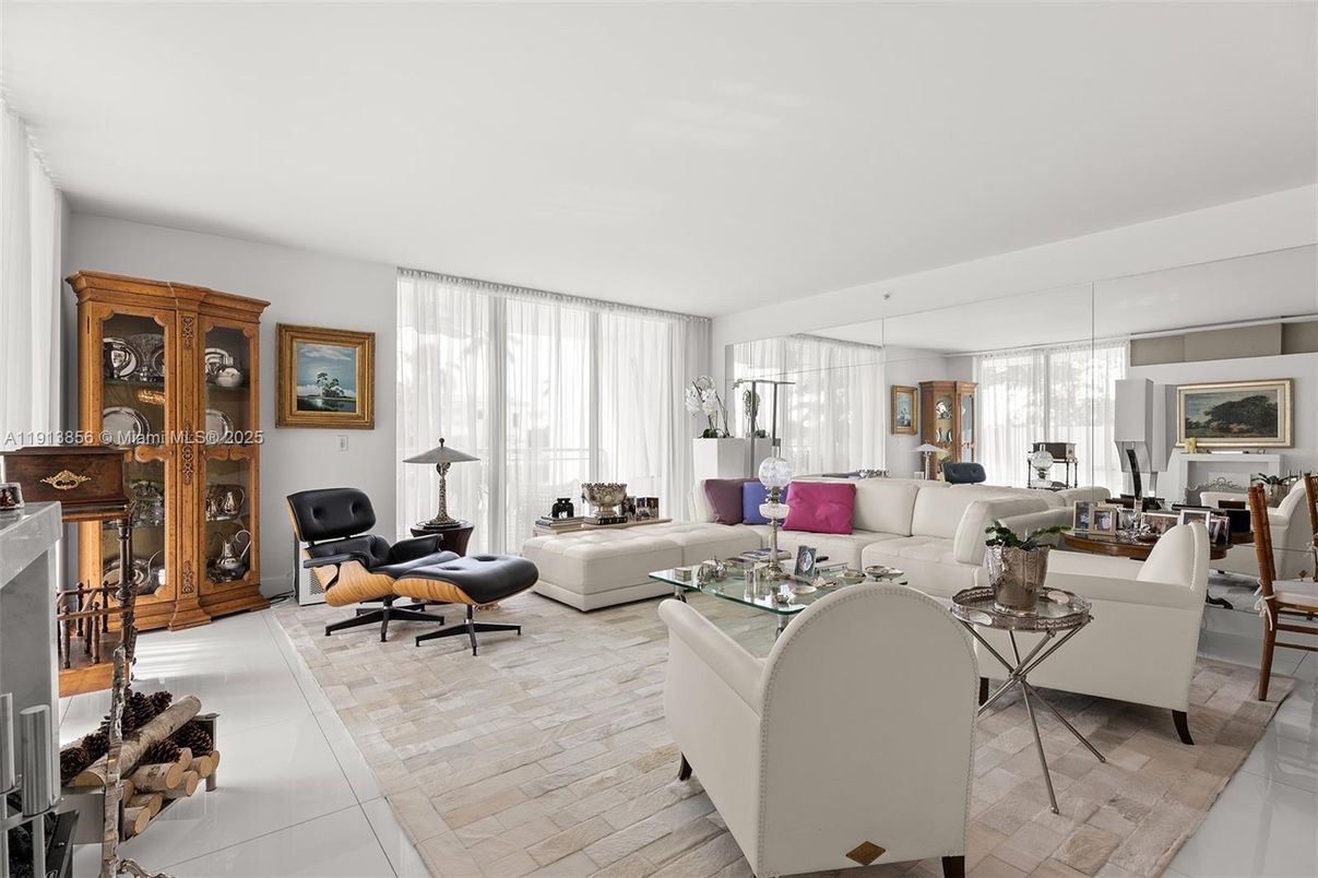 Dining room, Interior, Living room, Pendant Lights