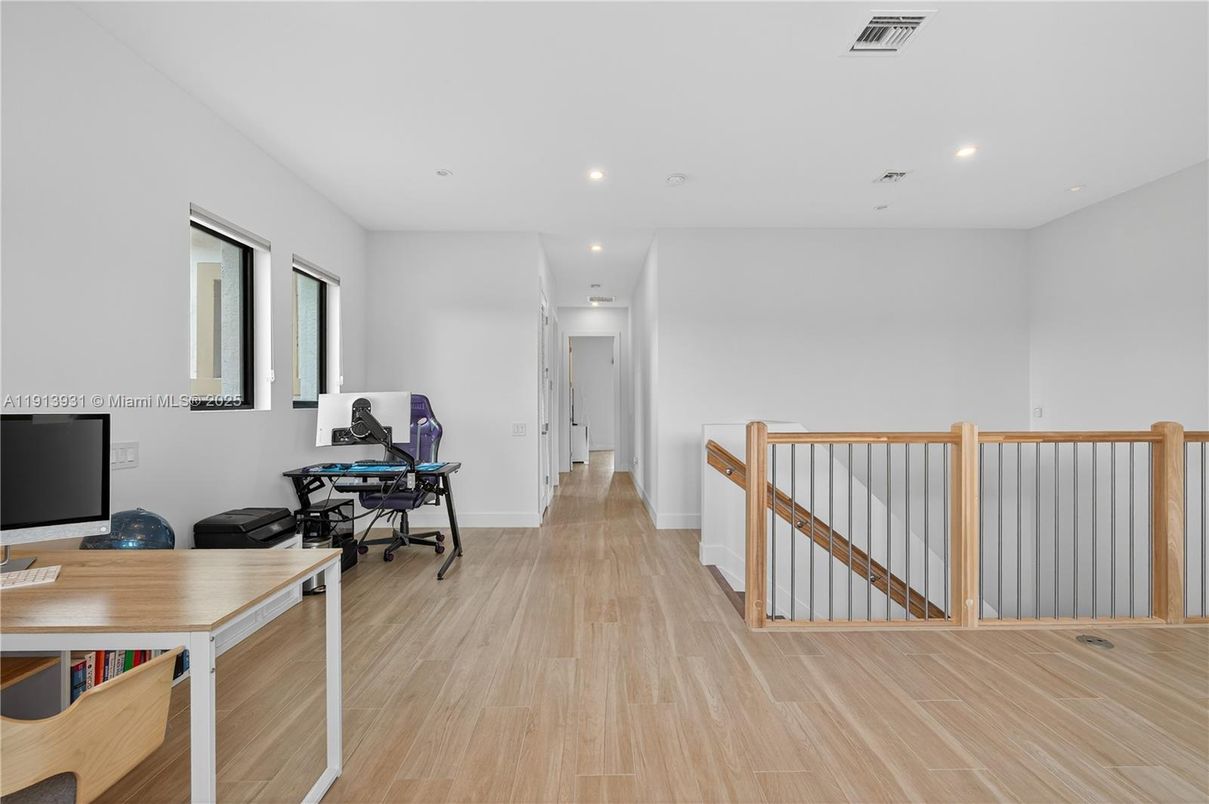 Home Office, Interior, Recessed Lighting, Wood Texture Flooring