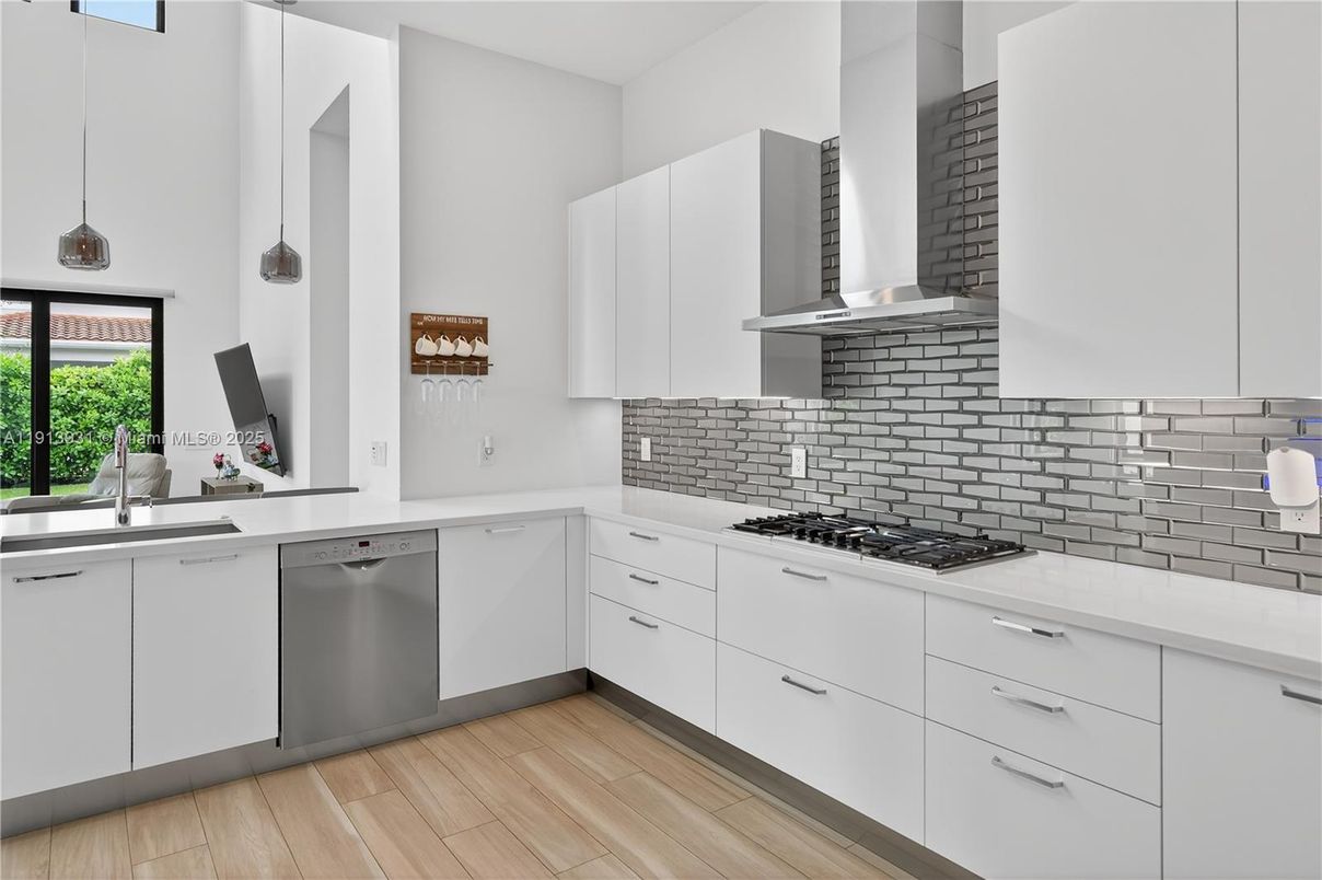 Interior, Kitchen, Pendant Lights, Wood Texture Flooring