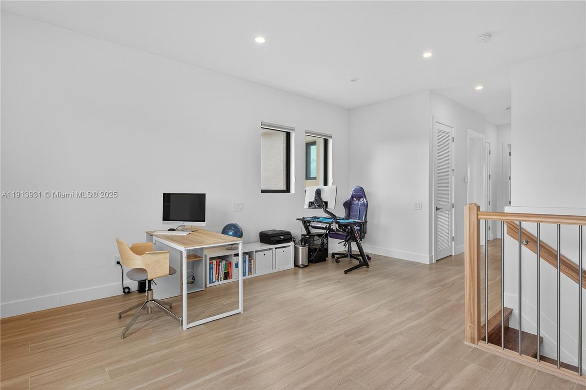 Home Office, Interior, Recessed Lighting, Wood Texture Flooring