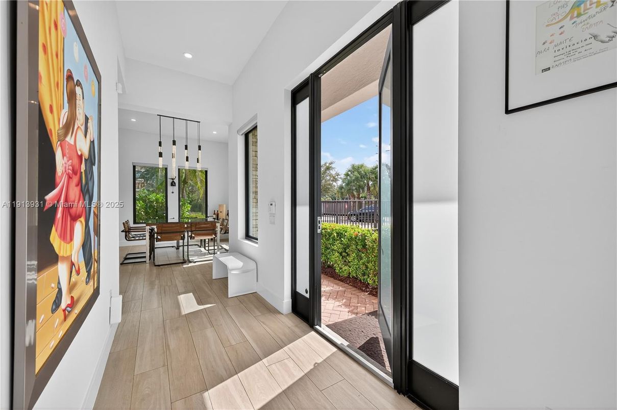 Interior, Pendant Lights, Recessed Lighting, Wood Texture Flooring