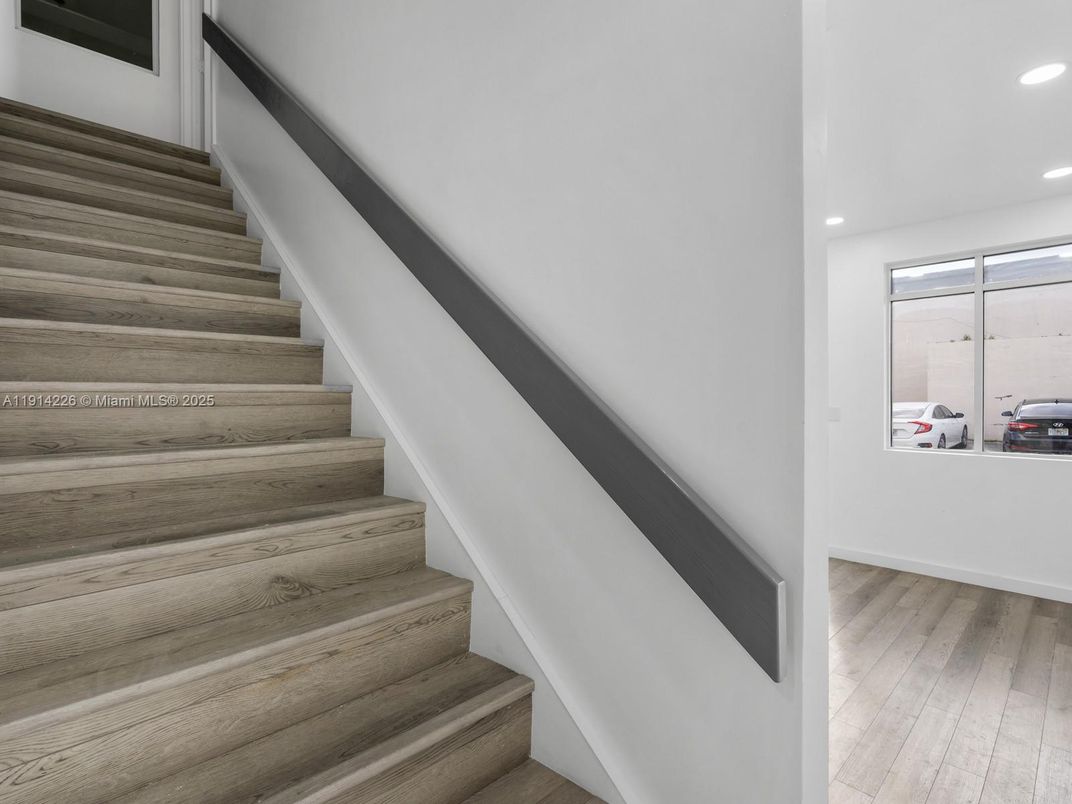 Interior, Recessed Lighting, Wood Texture Flooring