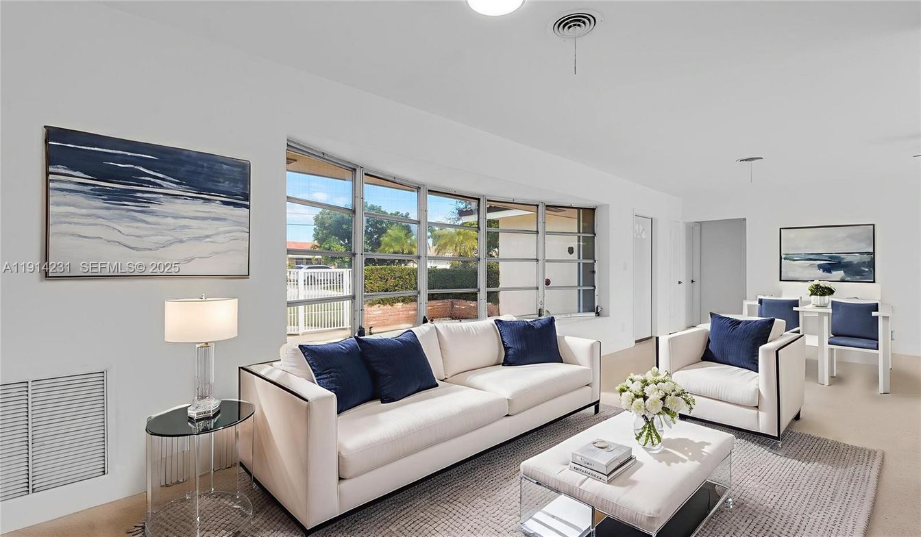 Dining room, Interior, Living room, Pendant Lights