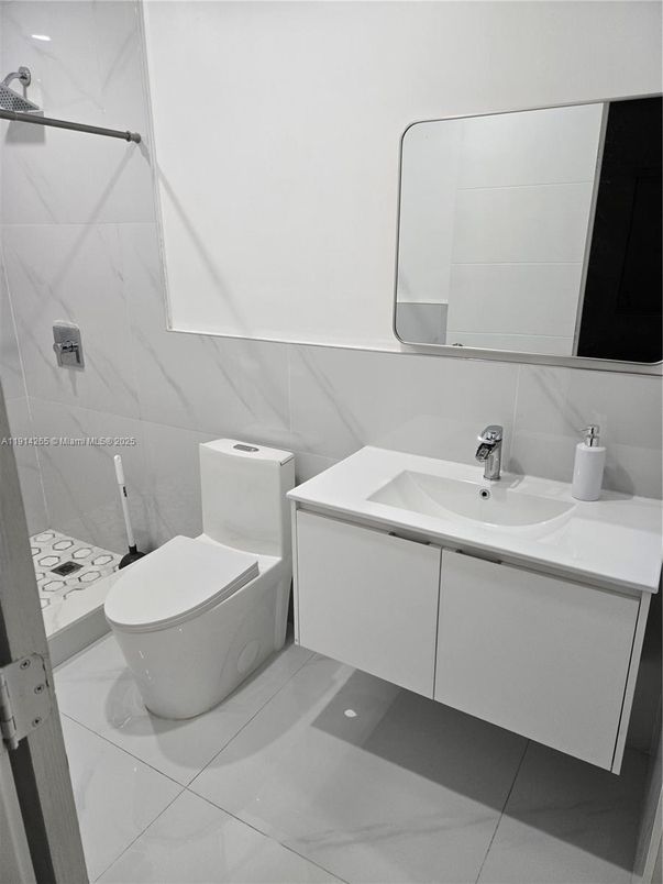 Bathroom, Interior, Marble Walls