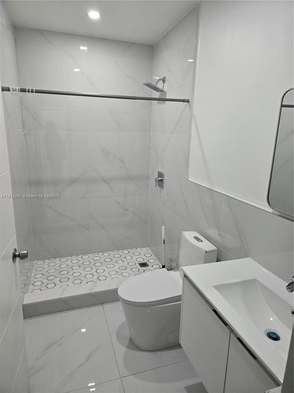 Bathroom, Interior, Marble Walls, Recessed Lighting