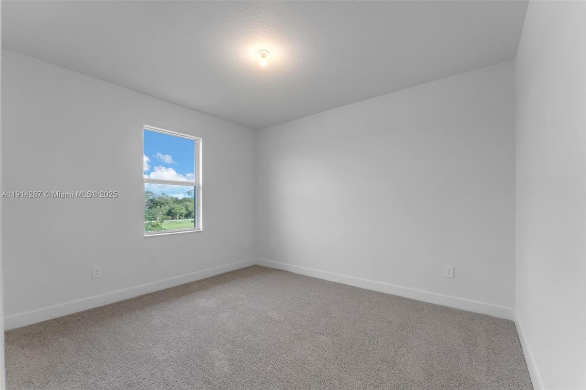 Empty room, Interior