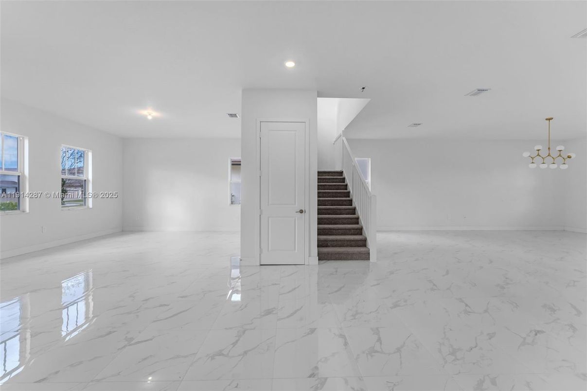Empty room, Interior, Marble, Recessed Lighting