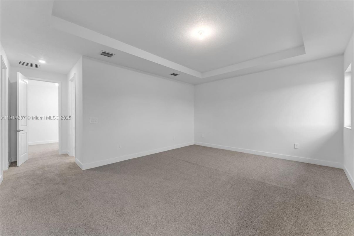 Empty room, Interior, Recessed Lighting