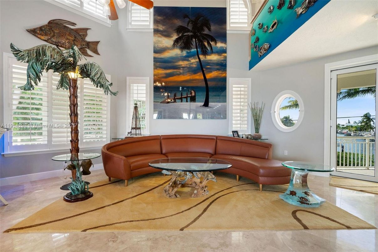 Interior, Living room, Water