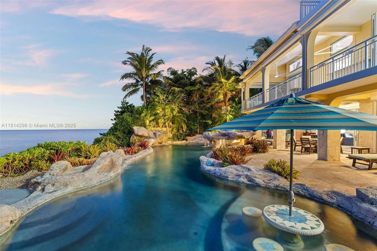 Exterior, Pool, Water