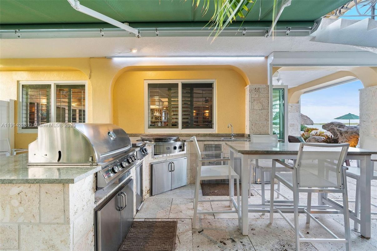 Exterior, Outdoor Kitchen